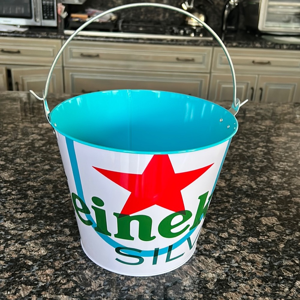 HEINEKEN LOGO BEER METAL ICE BUCKET W HANDLE AND RED STAR NEW